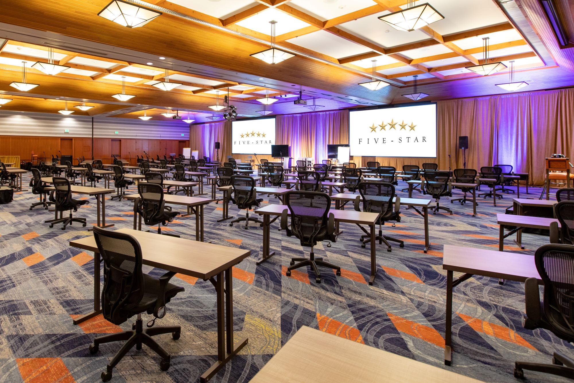 Cascade Locks Ballroom meeting space